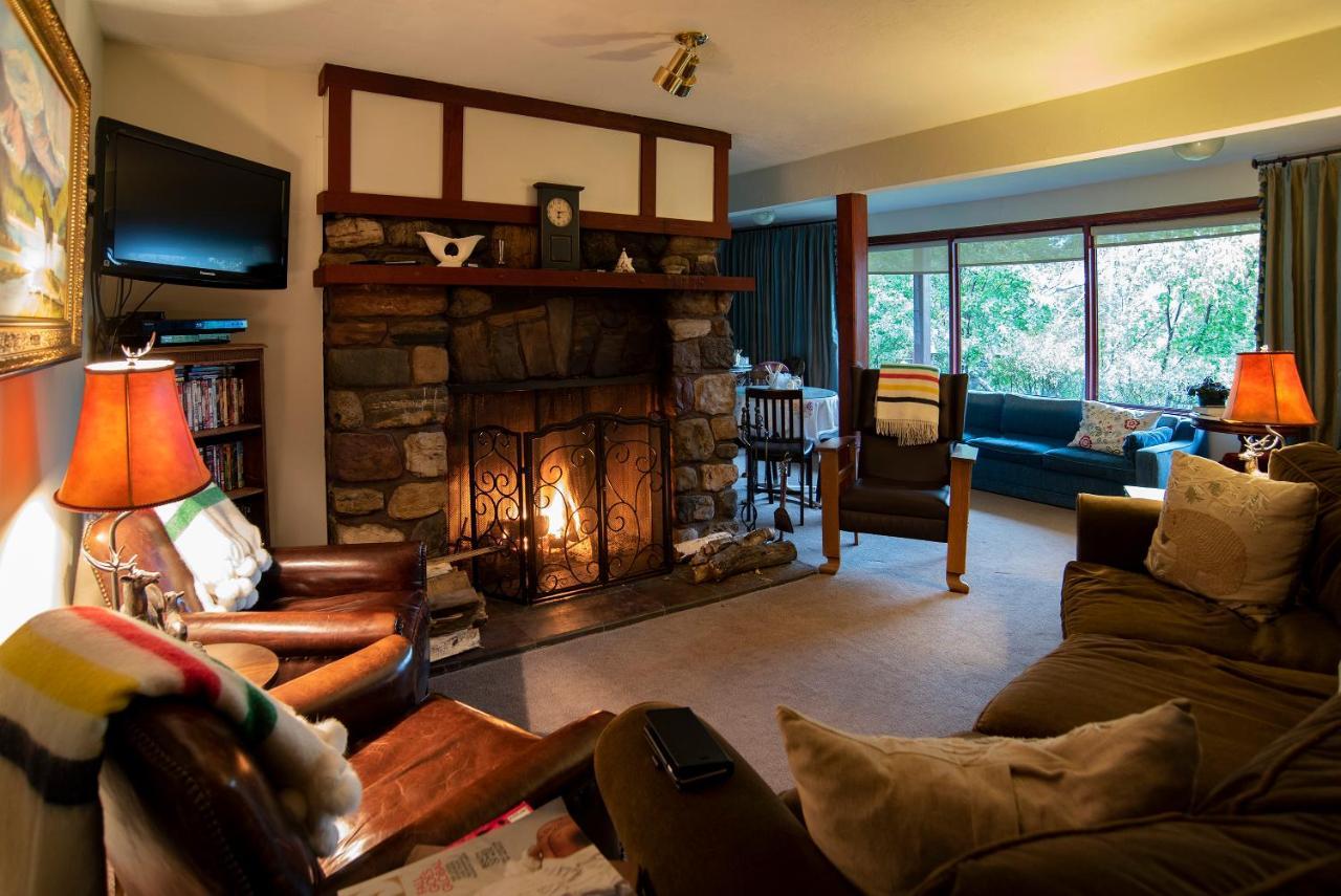 Northland Lodge Waterton Exterior foto