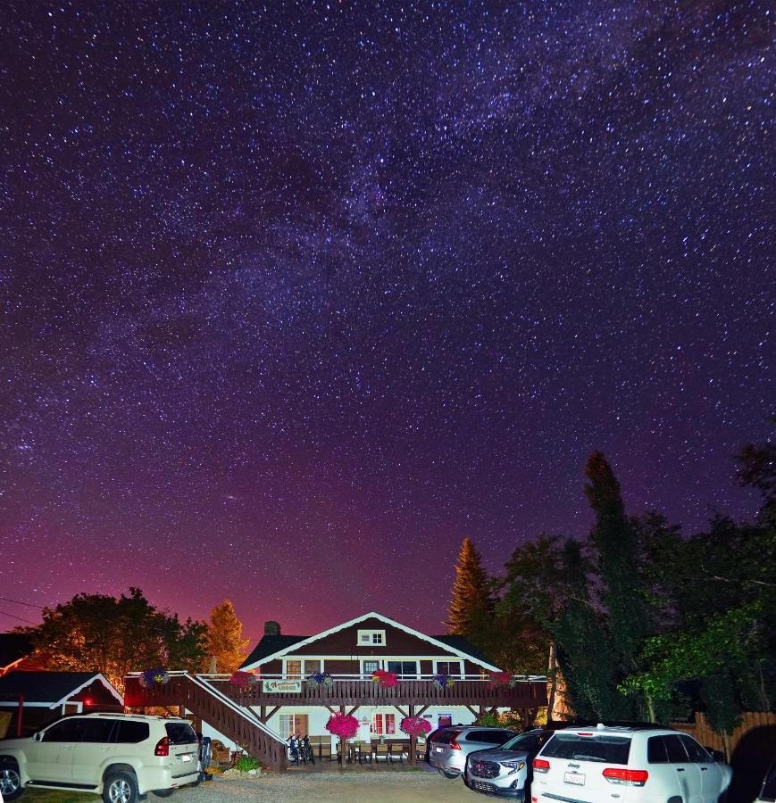 Northland Lodge Waterton Exterior foto