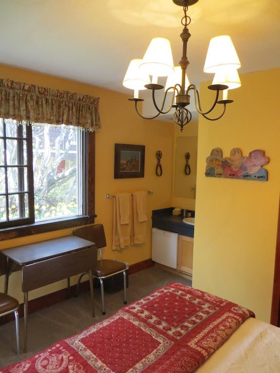 Northland Lodge Waterton Habitación foto