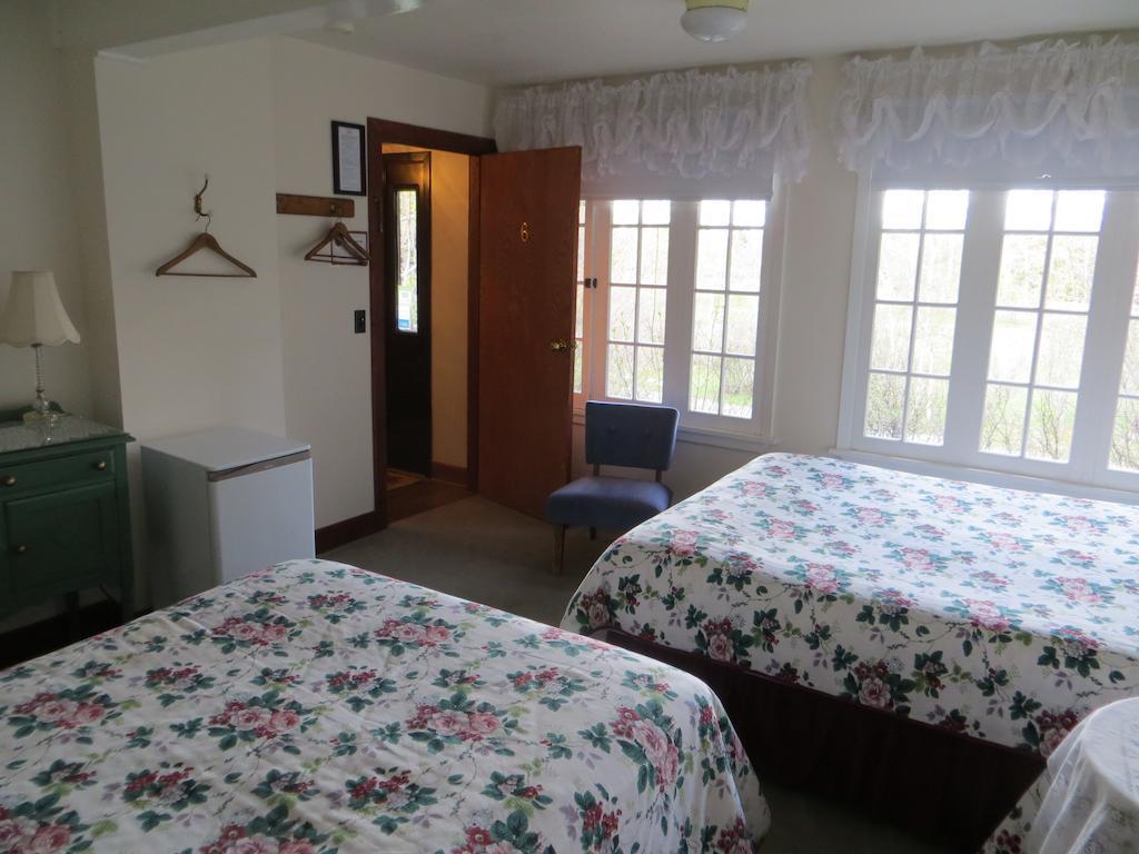 Northland Lodge Waterton Habitación foto