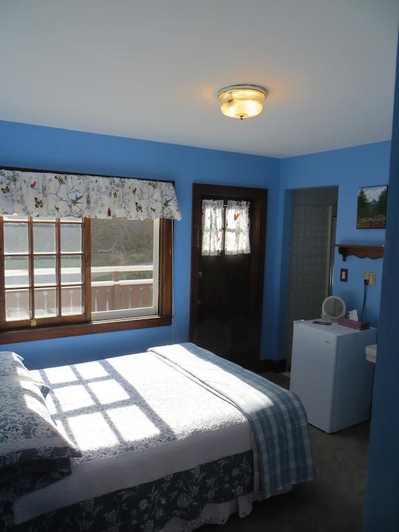 Northland Lodge Waterton Exterior foto