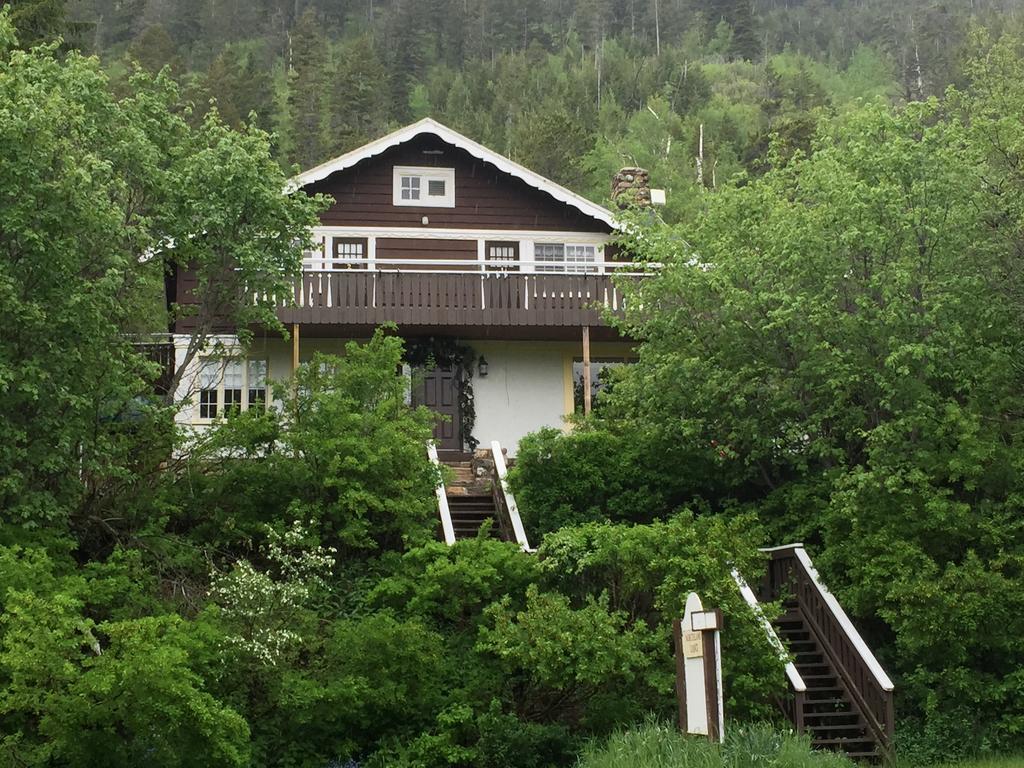 Northland Lodge Waterton Exterior foto